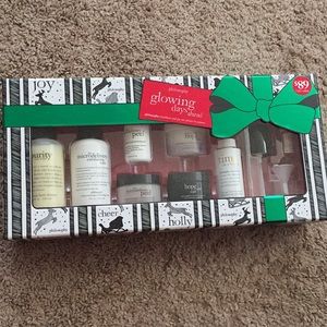 Philosophy glowing days ahead skincare set